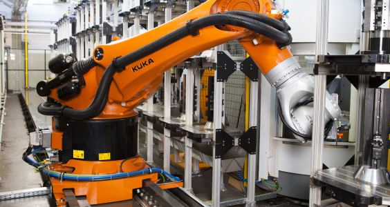 鑄造型 kuka 重載型機器人 kr fortec 在 merz 公司裝卸加工中心的